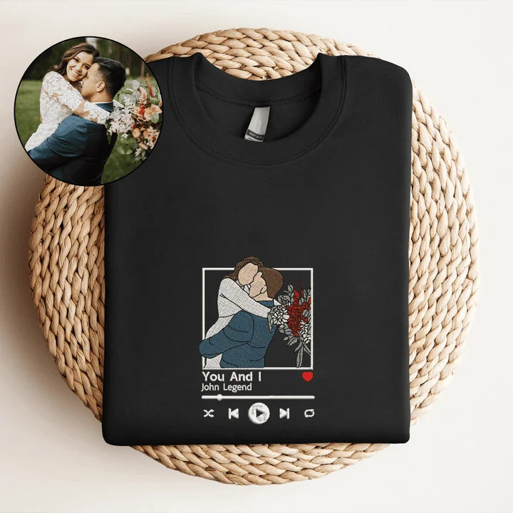 Camisa Personalizada com Base em Foto Pessoal e Música Favorita | Transforme Sua Foto em Amor Bordado